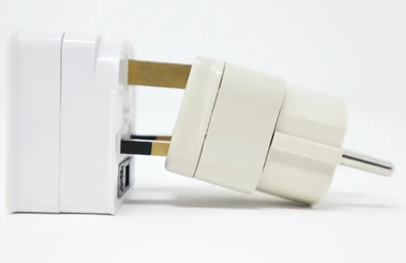 Featured image of post Design Pattern: Adapter – how to charge an iPhone with a type C cable